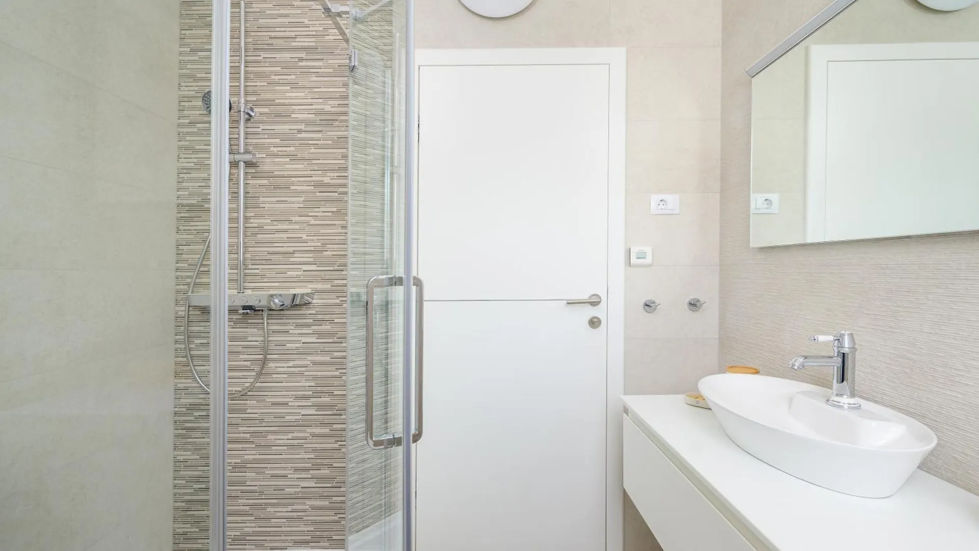 J&J Apartment New Real Estate 2024 - Free Private Parking Pula 0*,  Croatia