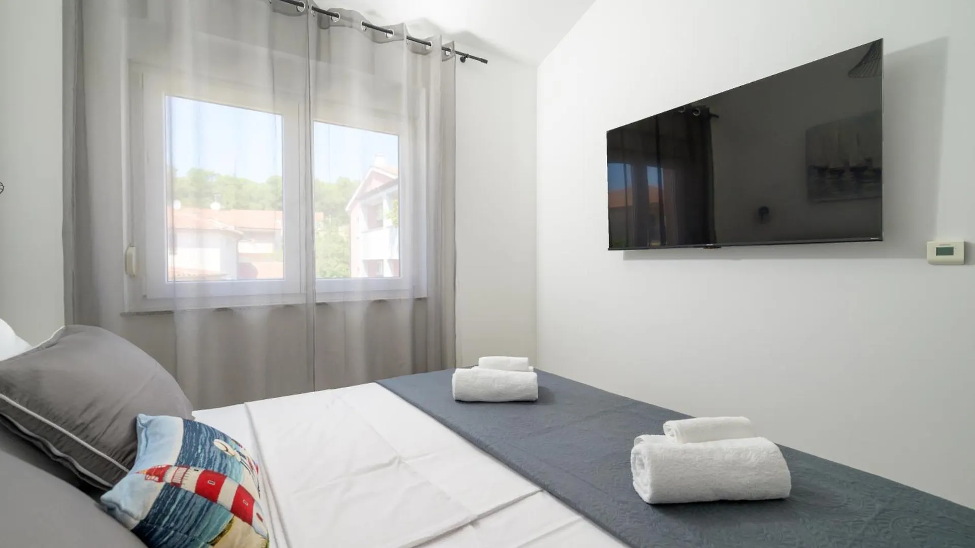 J&J Apartment New Real Estate 2024 - Free Private Parking Pula Croatia