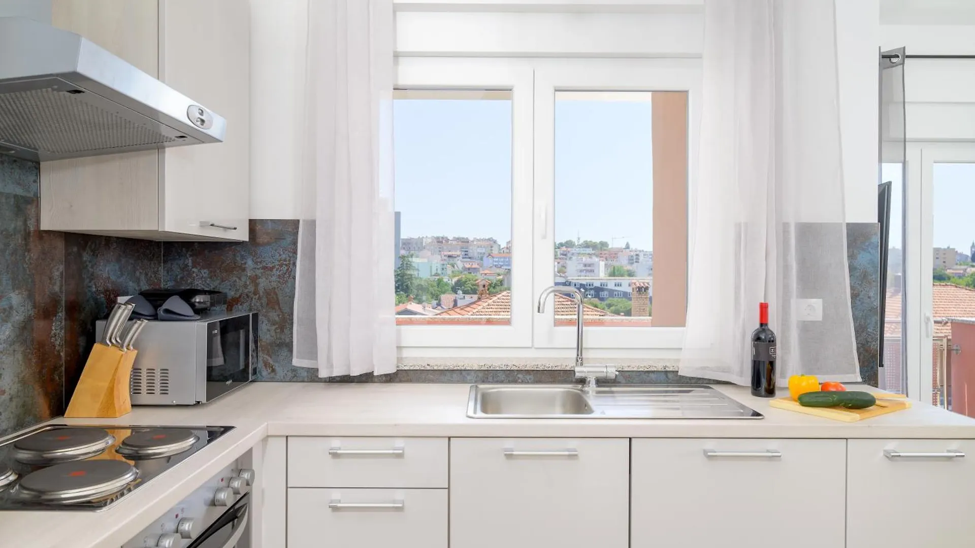 J&J Apartment New Real Estate 2024 - Free Private Parking Πούλα