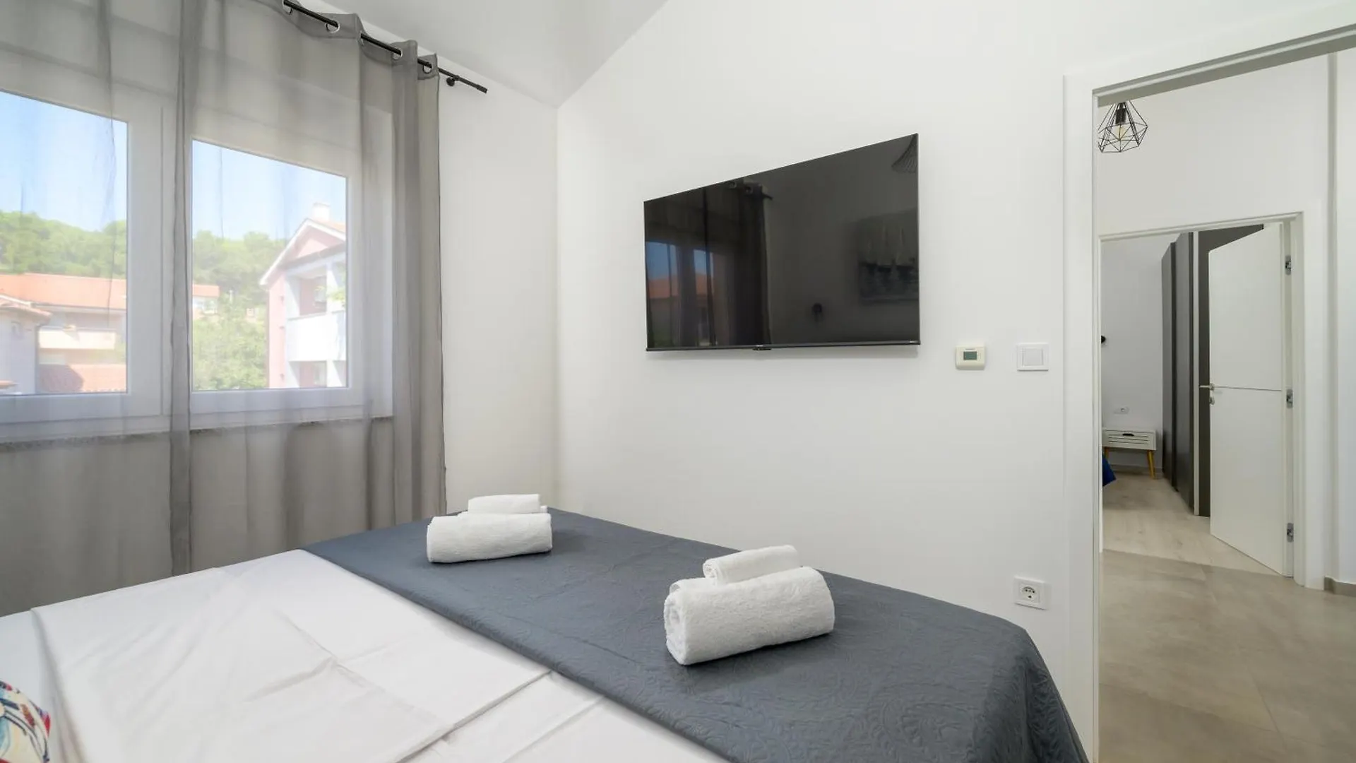 J&J Apartment New Real Estate 2024 - Free Private Parking Πούλα